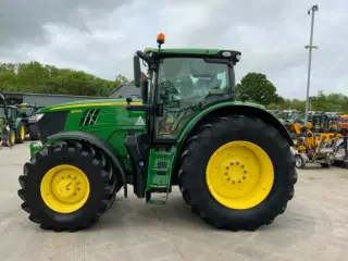 2016 John Deere 6215R