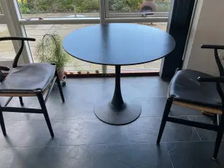 Spisebord med marmoreffekt