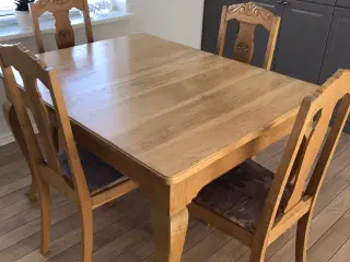 Spisebord med 6 stole i eg 