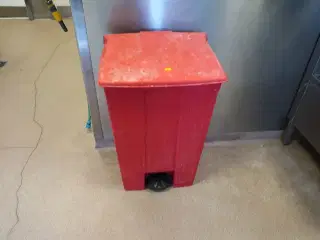 Skraldespand, plastikpalle, vogn