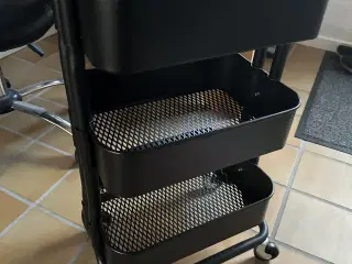 Rullevogn i sort stål