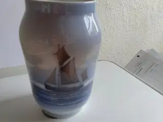 Royal Copenhagen vase med skib