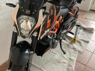 KTM 390 DUKE