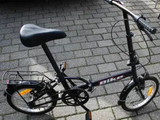 foldecykel lige til at smide i autocamp.el.bil