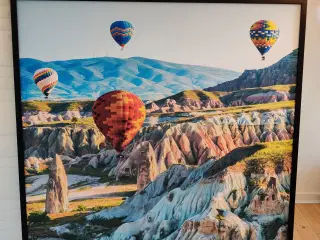 Motiv af luftballoner på akustikplade fra Illux