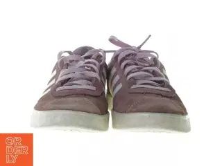 Sneakers i ruskind fra Adidas (str. 36)