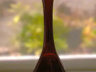 Borne Augustsson C37 300 - rubinrød trompet vase