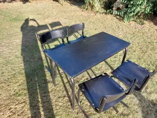 Spisebord og 4 stole 