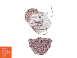 Badebukser og badehætte til baby fra Petit (str. 98)
