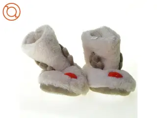 Hjemmesko med jule tema fra Flying Tiger (str. 32)