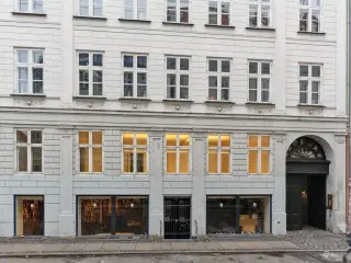 Butik eller restaurant/café - Kombineret høj underetage og stue med mulighed for at leje underetage seperat