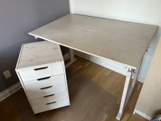 Skrivebord 