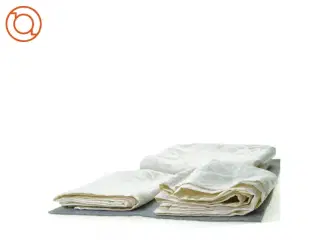 Tekstil fra Meradiso (str. 145 x 44 cm 125 x 160 cm)