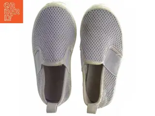 Brugte grå slip-on sko