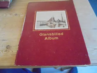Fyldt, gammelt glansbilledalbum – rødt  