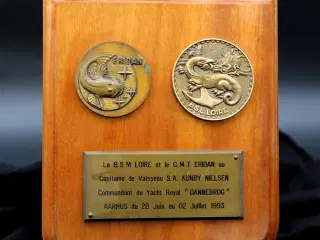 Diplomatskjold givet til Kongeskibet Dannebrog, 93