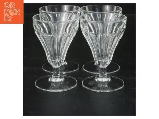 Sæt af fire glas (str. 9,5 cm)