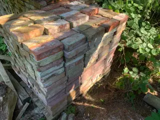 Brugte mursten, delvist renset