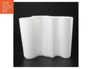 Hvid vase med unik form (str. 21x16 cm) fra Aalto