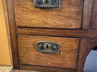 Flot antikt skrivebord