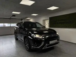 Mitsubishi Outlander 2,4 PHEV  Plugin-hybrid Invite+ 4WD 224HK 5d 6g Trinl. Gear