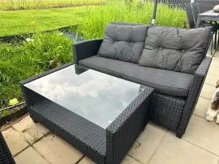 Loungesæt - sofa og bord 