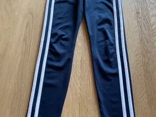 Leggings/ bukser str. 128 fra Adidas mm