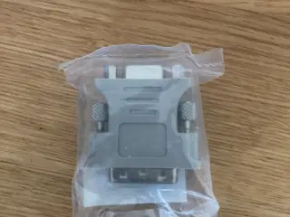 ADAPTER DVI-ANALOG PLUG-VGA(F)