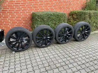 Vinterdæk på fælge passer til Tesla Model 3   