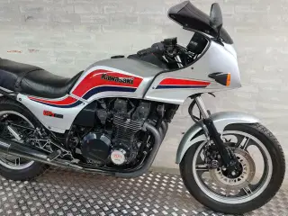 Kawasaki GPZ Uni-Track