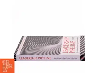 Leadership pipeline : styrk eksekveringsevnen og byg en talentfabrik af Ram Charan (Bog)