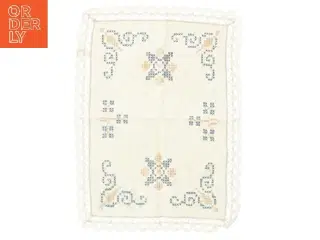 Broderet løber med blondekant (str. 45x33 cm)