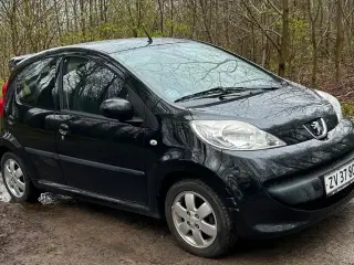 Peugeot 107 – 2009 – 130.000 km – 25.000 kr.