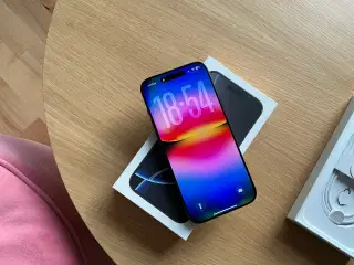 Apple iPhone 16 Pro Max 256gb fra slut februar 25