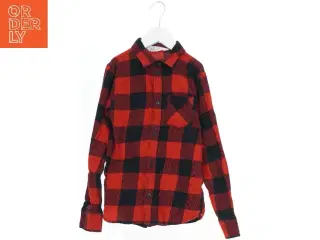 Rød og sort skovmandskjorte med tern fra H&M (str. 134)