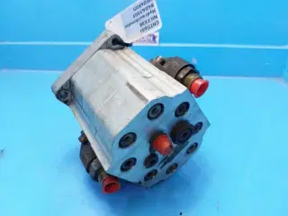 New Holland FX 38 Hydraulikmotor 84043509