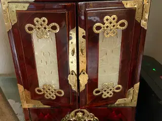 Kinesisk smykkeskrin smykkeskab