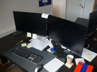 2 stk. skærme & computer, m.v. LENOVO