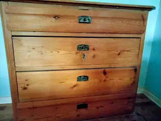 Gammel kommoder