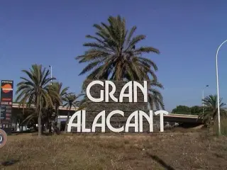 Feriehus Gran Alacant Alicante 
Til 6 Personer.
Tre soveværelser.
To badeværelser.

Ledigt fra 28-06 til 08-07-2024
Ledigt uge 38-39 40 41 42.
Se Monasferiehuse.dk
11 km fra Alicante Lufthavn.