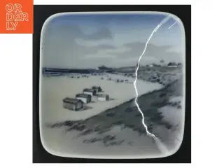 Porcelænsaskebæger med Løkken Badestrand motiv fra Royal Copenhagen (str. 10,5x10,5 cm)