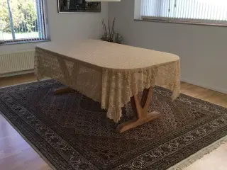 Flot fransk håndvævet dug i broderi anglaise