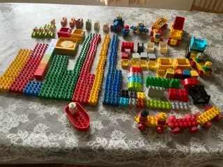 STOR SAMLING LEGO DUPLO MED MASSER BILER/DYR OG KL