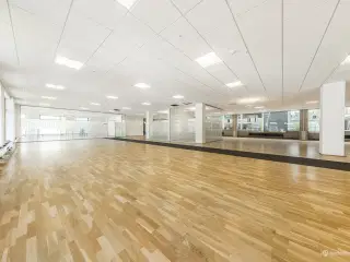 Kontorlejemål på 1.192 m² i populært flerbrugerhus