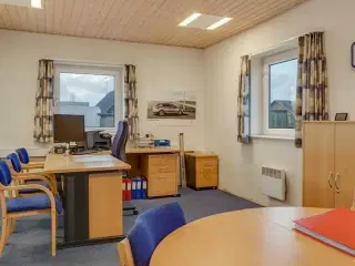Velindrettet værksted/lager med autolift i Tørringhuse