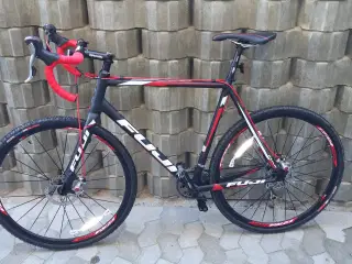 Fuji Cross 1.5 2014 cykel