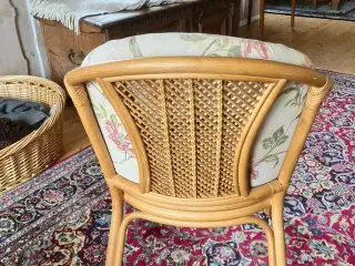 Kurvestole med hynder