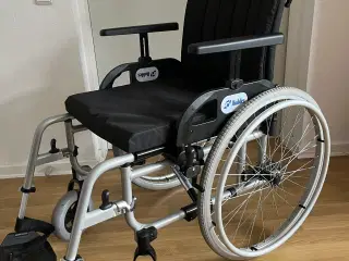 Kvalitets kørestol med god komfort 