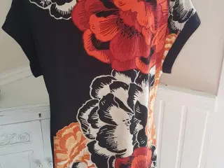  Bluse med binde mulighed i hoften/ størrelse 48