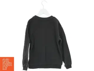 Sweatshirt med dinosaur print fra H&M (str. 122)